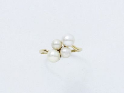 Bague or 750 millièmes décorée de 2 perles...