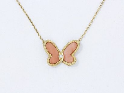 Collier en or 750 millièmes retenant un papillon,...