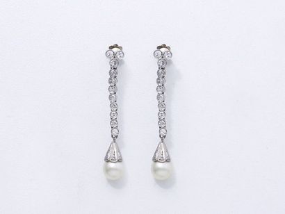 Délicate paire de pendants d'oreilles en...