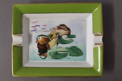 HERMES Paris

Cendrier rectangulaire en porcelaine...