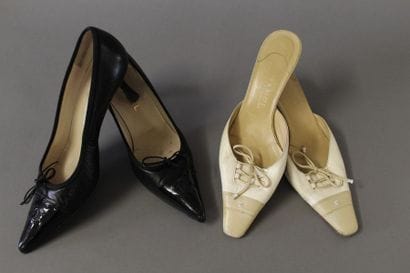 CHANEL

Lot composé d'une paire d'escarpins...