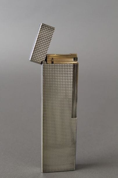 S.T.DUPONT Paris

Briquet de table à gaz...
