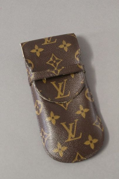 Louis VUITTON

Etui à lunettes en toile Monogram,...