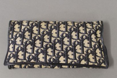 Christian DIOR circa 1970

Pochette à bijoux...