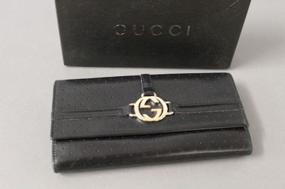 GUCCI

Portefeuille en cuir agneau noir perforé,...