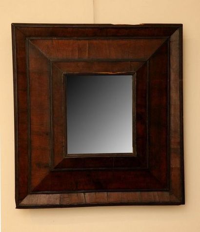 MIROIR 

XVIIème Siècle 

Tain au mercure...