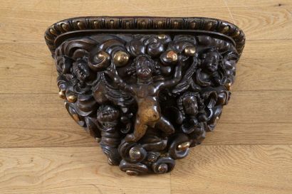PETITE CONSOLE D'APPLIQUE

XVIIème Siècle...