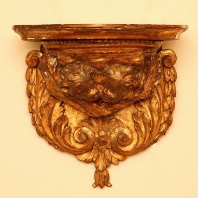 PETITE CONSOLE D'APPLIQUE 

Bois doré 

Composée...