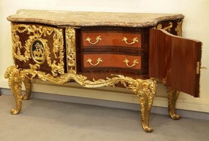 GRANDE COMMODE d'Après le Médailler réalisé...