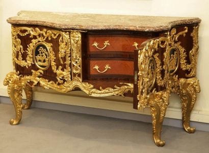 GRANDE COMMODE d'Après le Médailler réalisé...