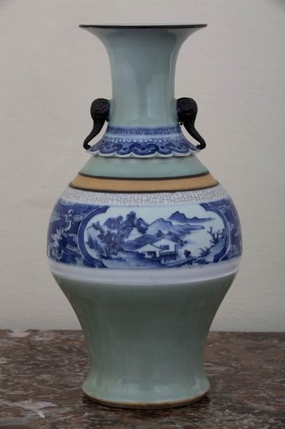 VASE BALUSTRE

Chine Nankin XIXème Siècle

Grès

Décor...