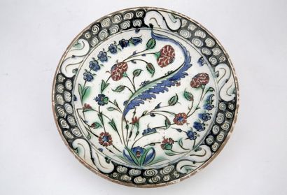 PLAT ROND 

Iznik XVIIème Siècle 

Céramique...