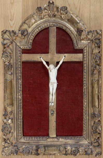 CRUCIFIX 

XVIIIème Siècle

Ivoire sculpté...