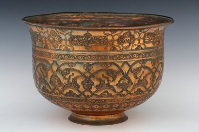 COUPE CAMPANIFORME

Iran, XIXe siècle

Cuivre...