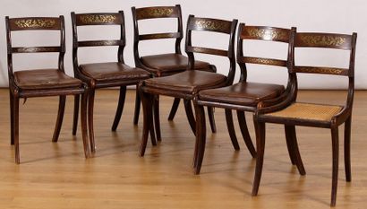 SUITE DE SIX CHAISES 

Angleterre Epoque...