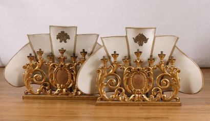 PAIRE DE CANDELABRES D'AUTEL à sept lumières...