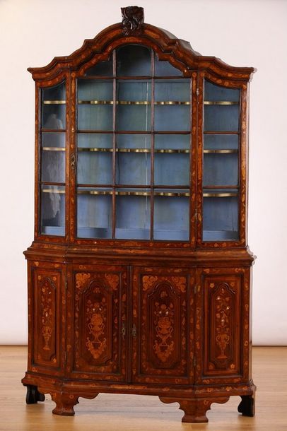 VITRINE A DEUX CORPS

Hollande XVIIIème Siècle...