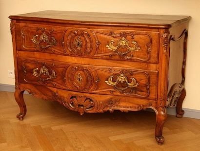 LARGE COMMODE

Provence - Epoque Louis XV...