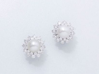Élégante paire de clips d'oreilles en or...