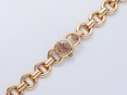 UNIVERSAL GENEVE

Belle montre bracelet de...