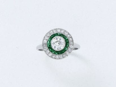 Bague en platine 850 millièmes, ornée d'un...