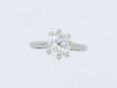Bague solitaire en or gris 750 millièmes...