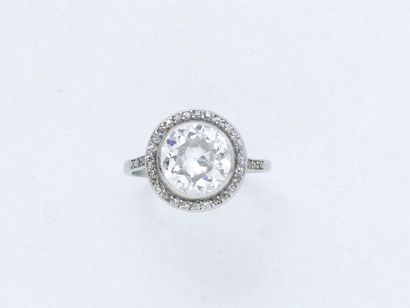 Bague en platine 850 millièmes, ornée d'un...