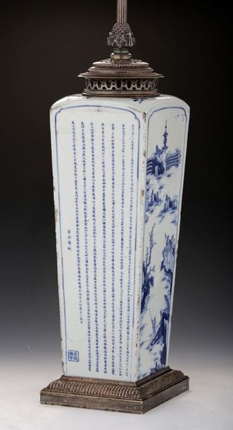 CHINE Marque et Epoque Kangxi (1662-1722)

VASE...