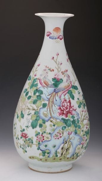 CHINE XIXème Siècle

VASE BALUSTRE en porcelaine...