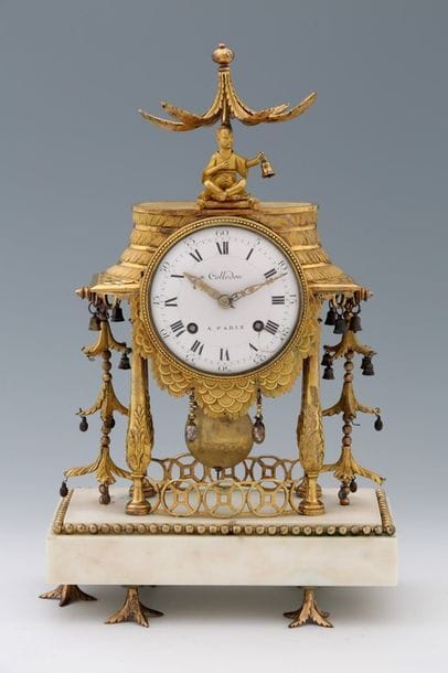 PENDULE AU CHINOIS Epoque XVIIIème Siècle

En...
