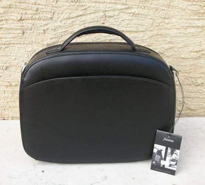 Serviette en cuir noir marque Filofax