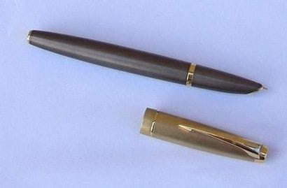 Stylo à plume or de marque Parker, plaqué...