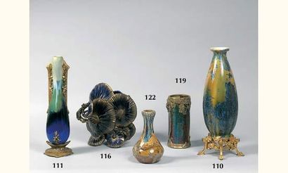 Paul LOUCHET. Elégant vase en porcelaine...