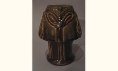 Adrien DALPAYRAT. Petit vase en grès en forme...