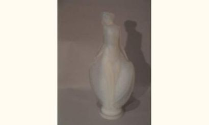 ETLING. Jolie statuette en verre opalescent...