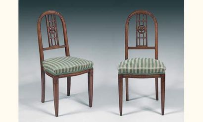 Paul FOLLOT. Paire de chaises en acajou à...