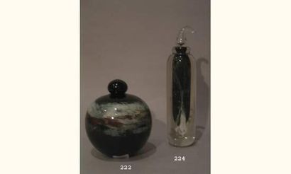 Claude MONOD. Flacon rond à bouchon en verre...
