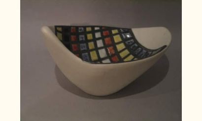 Roger CAPRON. Grande coupe de forme libre...
