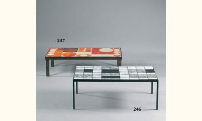 Guy RESSE. Table basse rectangulaire à piétement...
