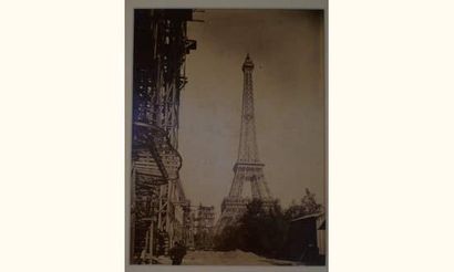Paris
Une vue de la tour Eiffel à l'Exposition...