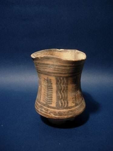 HARAPPA (2500 av. J.C.)
Gobelet trilobé.
En...