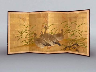 JAPON
Paravent à décor d'oies sur fond doré....