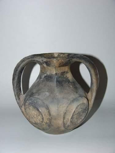 HAN (206 av. J.C. - 220 ap. J.C.)
Vase « Guan »...