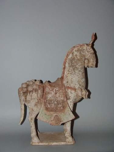 WEI (386 - 557 ap. J.C.)
Cheval debout sur...