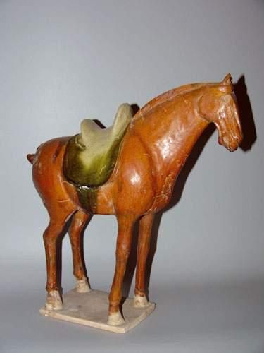 TANG (618 - 907 ap. J.C.)
Cheval sellé, debout...