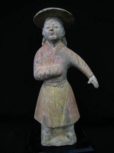 TANG (618 - 907 ap. J.C.)
Homme de cour debout,...