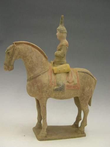 TANG (618 - 907 ap. J.C.)
Guerrier au bouclier...