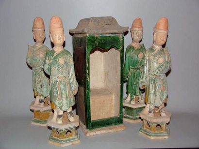 MING (1368 - 1643 ap. J.C.)
Quatre porteurs...