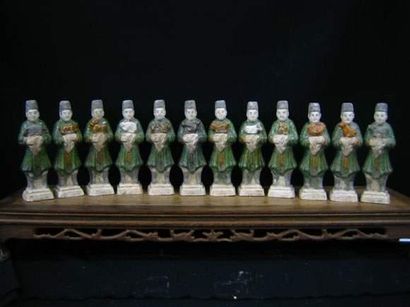 MING (1368 - 1643 ap. J.C.)
Douze personnages...
