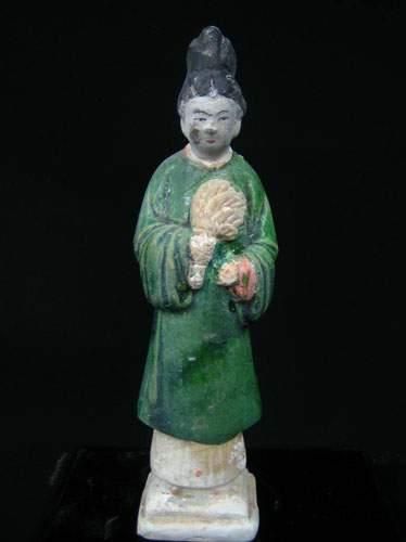 MING (1368 - 1643 ap. J.C.)
Porteuse d'offrande...